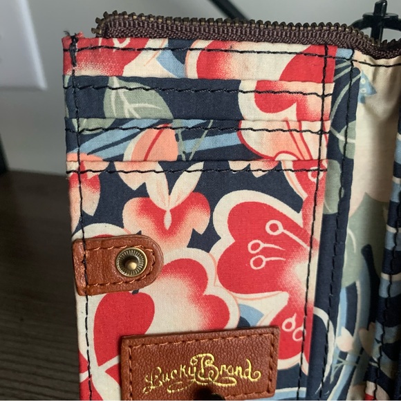 Lucky Brand Jeans Embossed Leather Zip ID Wallet Blue & Red Floral Inside NWT - Picture 3 of 12
